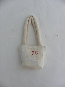 Bossa de patchwork with antique embroidery.