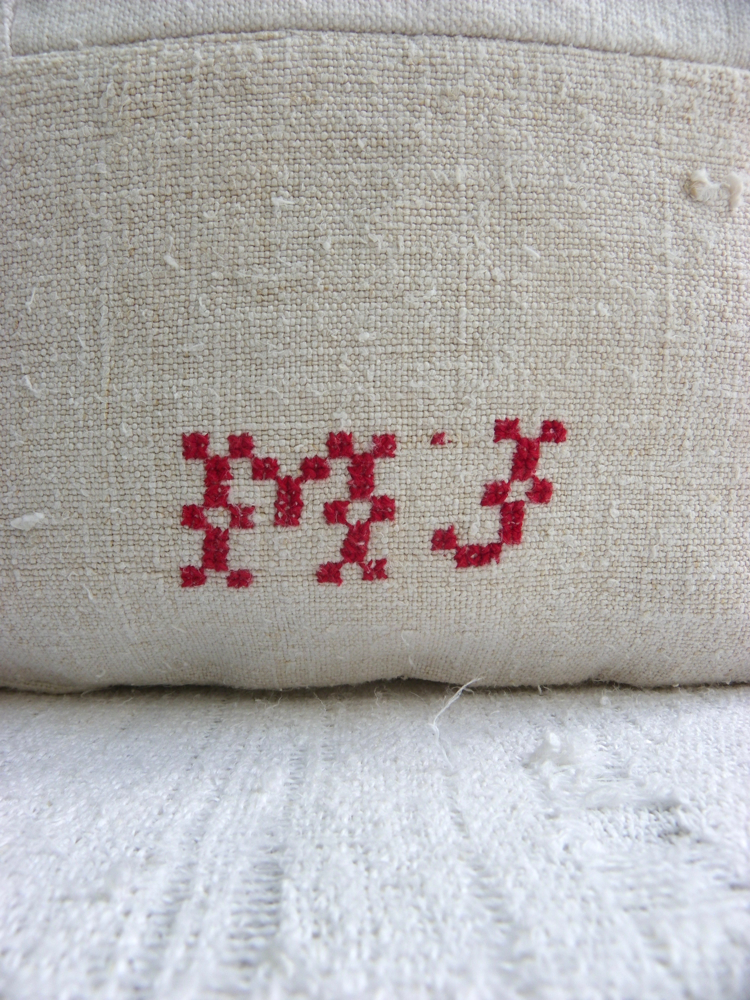 Bossa de patchwork with antique embroidery.