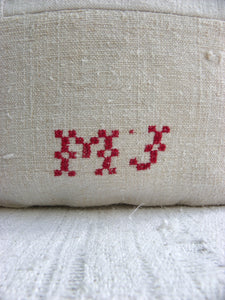 Bossa de patchwork with antique embroidery.
