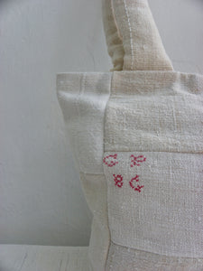 Bossa de patchwork with antique embroidery.