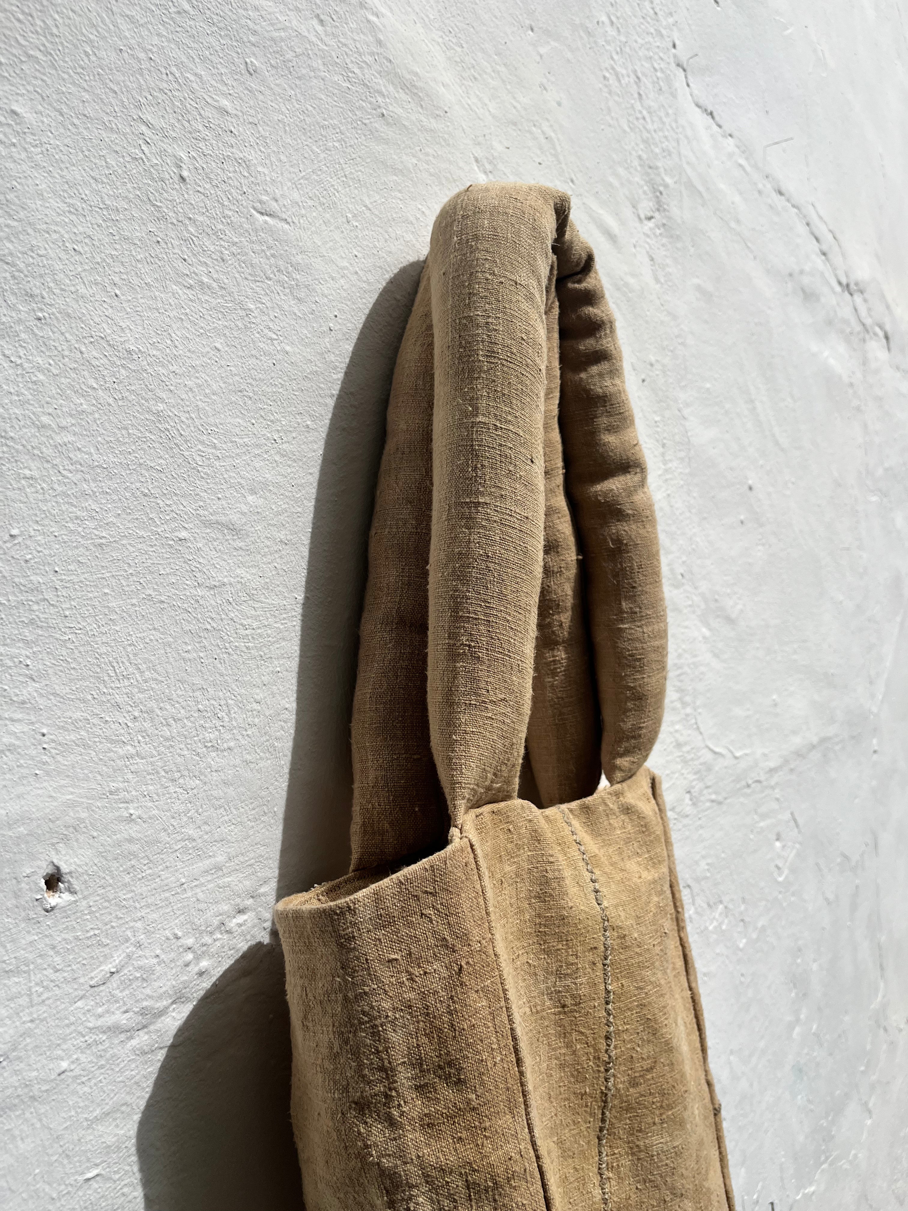 “Sac beige amb puffy anses”