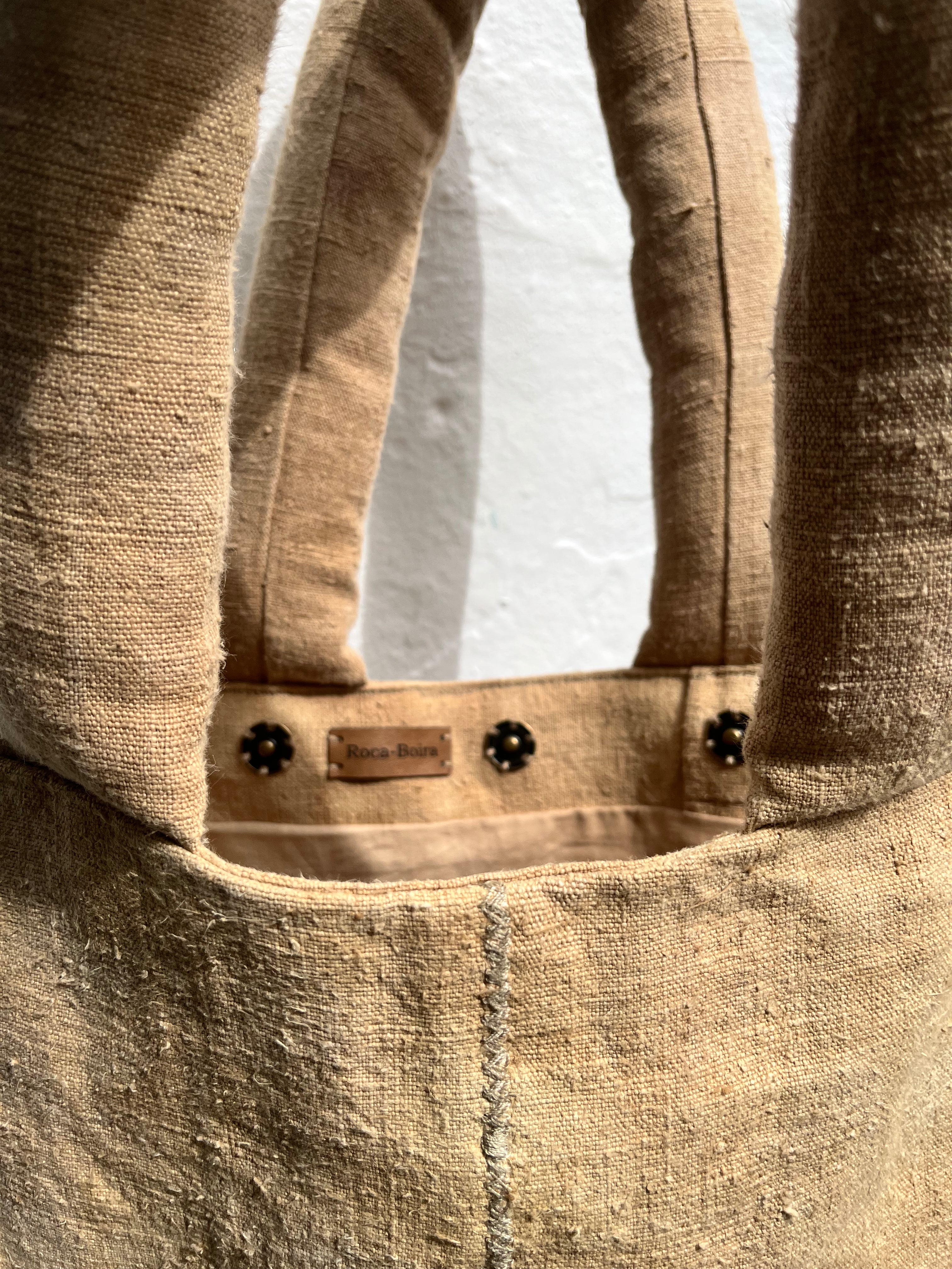 “Sac beige amb puffy anses”